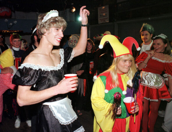 20001015_0033_FrenchMaid